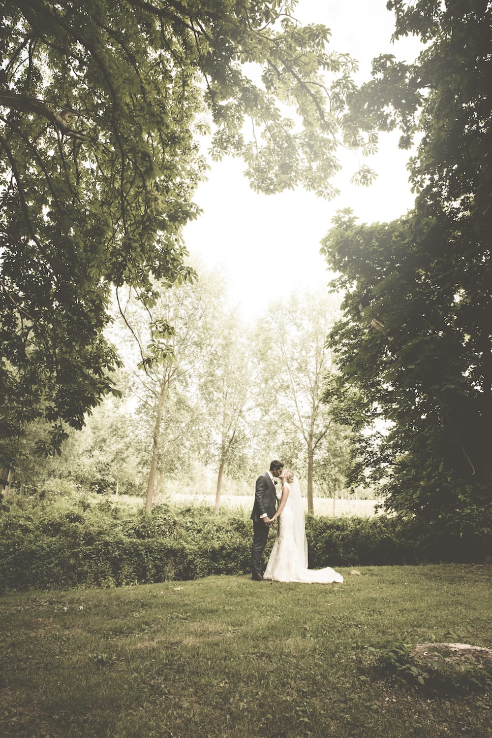 Beautiful outdoor wedding photos at Notley Abbey Oxfordshire