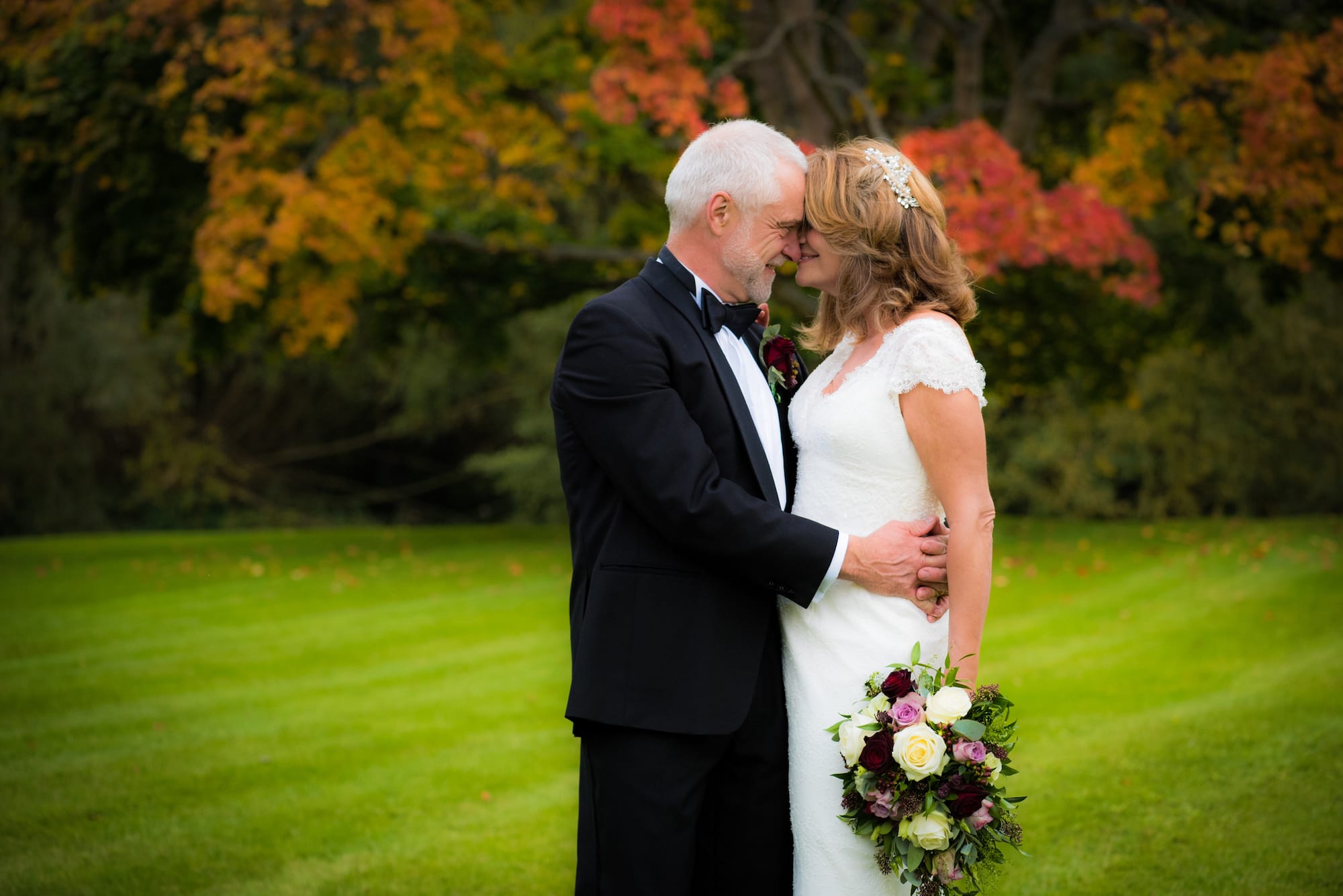 Autumnal couple shoot at Notley Abbey