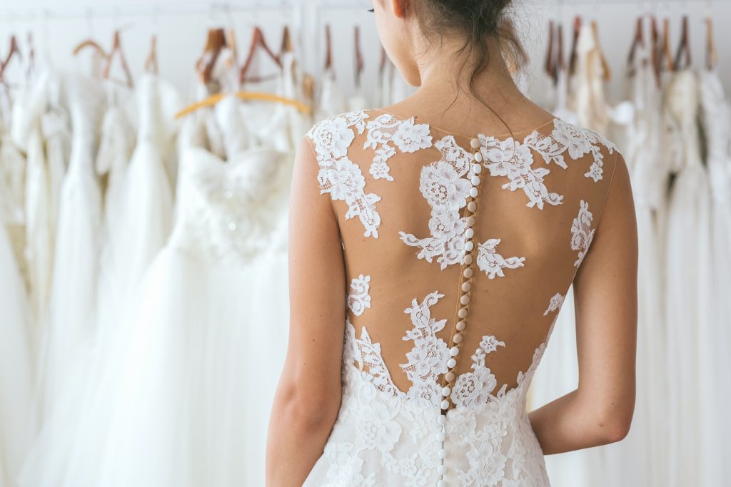 SHOPPING FOR YOUR WEDDING DRESS – WHAT TO EXPECT