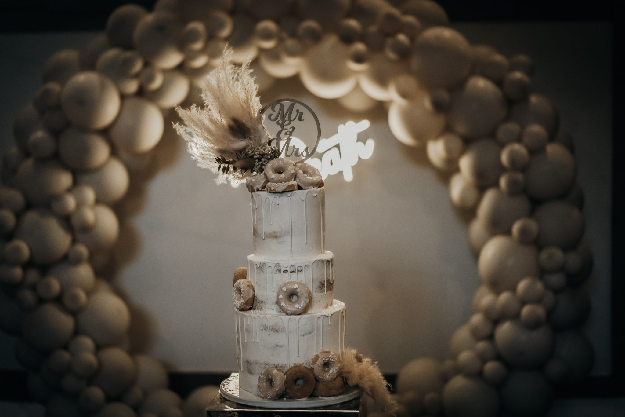 Cain Manor tiered wedding cake