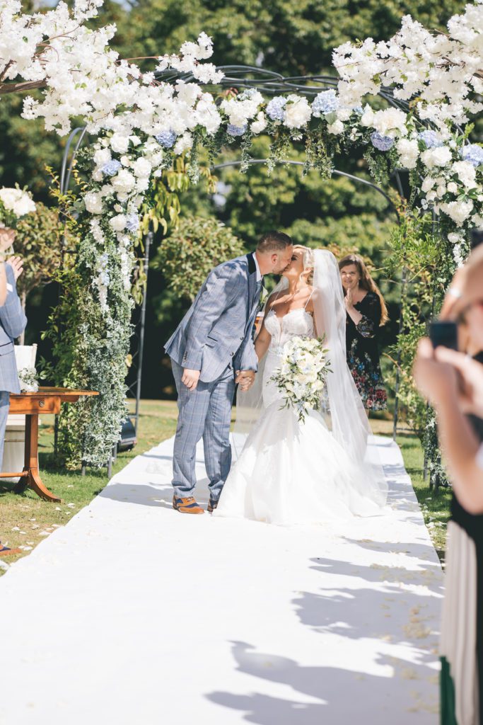 Botleys Mansion - Outdoor ceremony