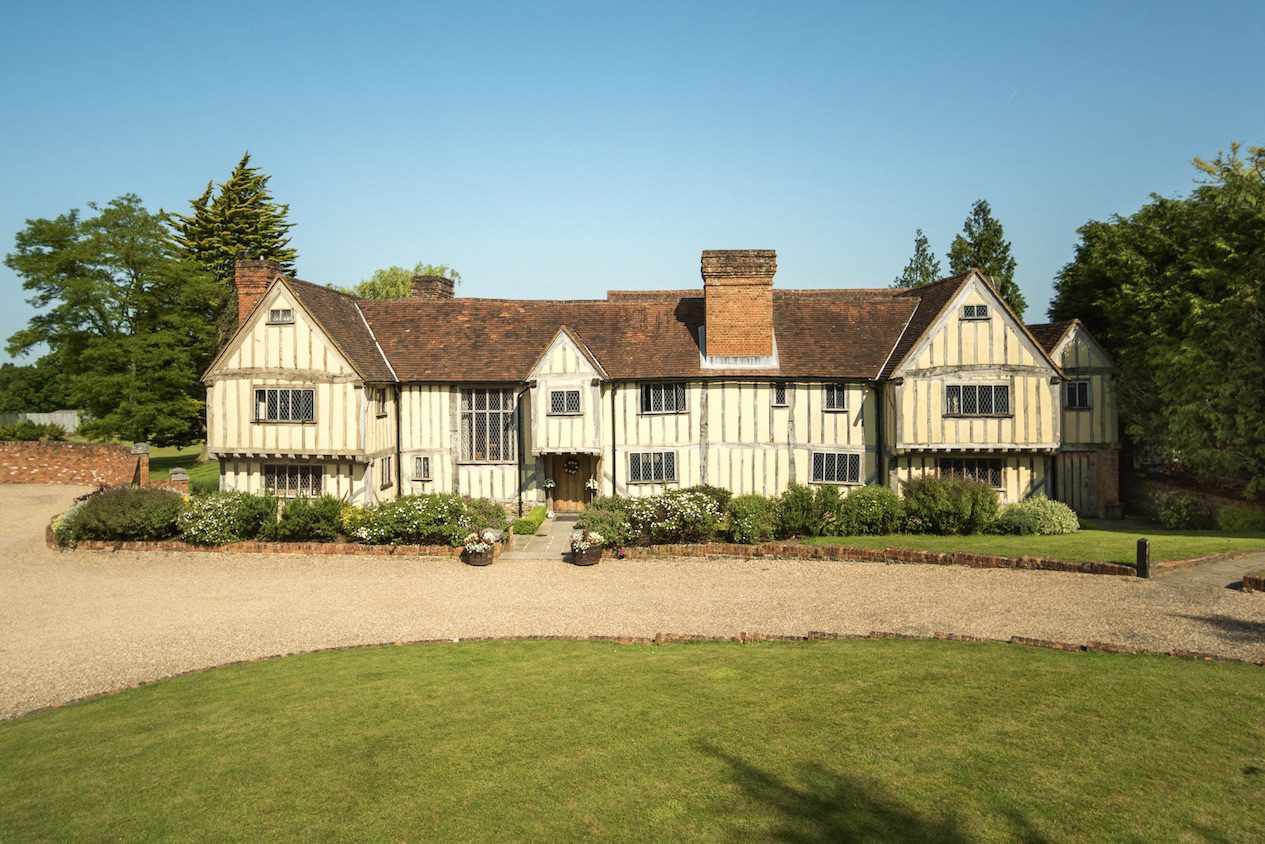 FIVE TYPES OF WEDDING VENUES
