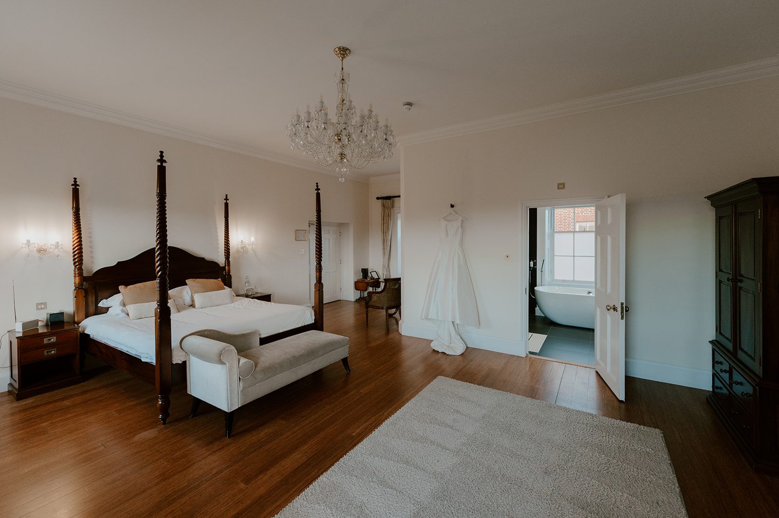 Honeymoon Suite at Botleys Mansion