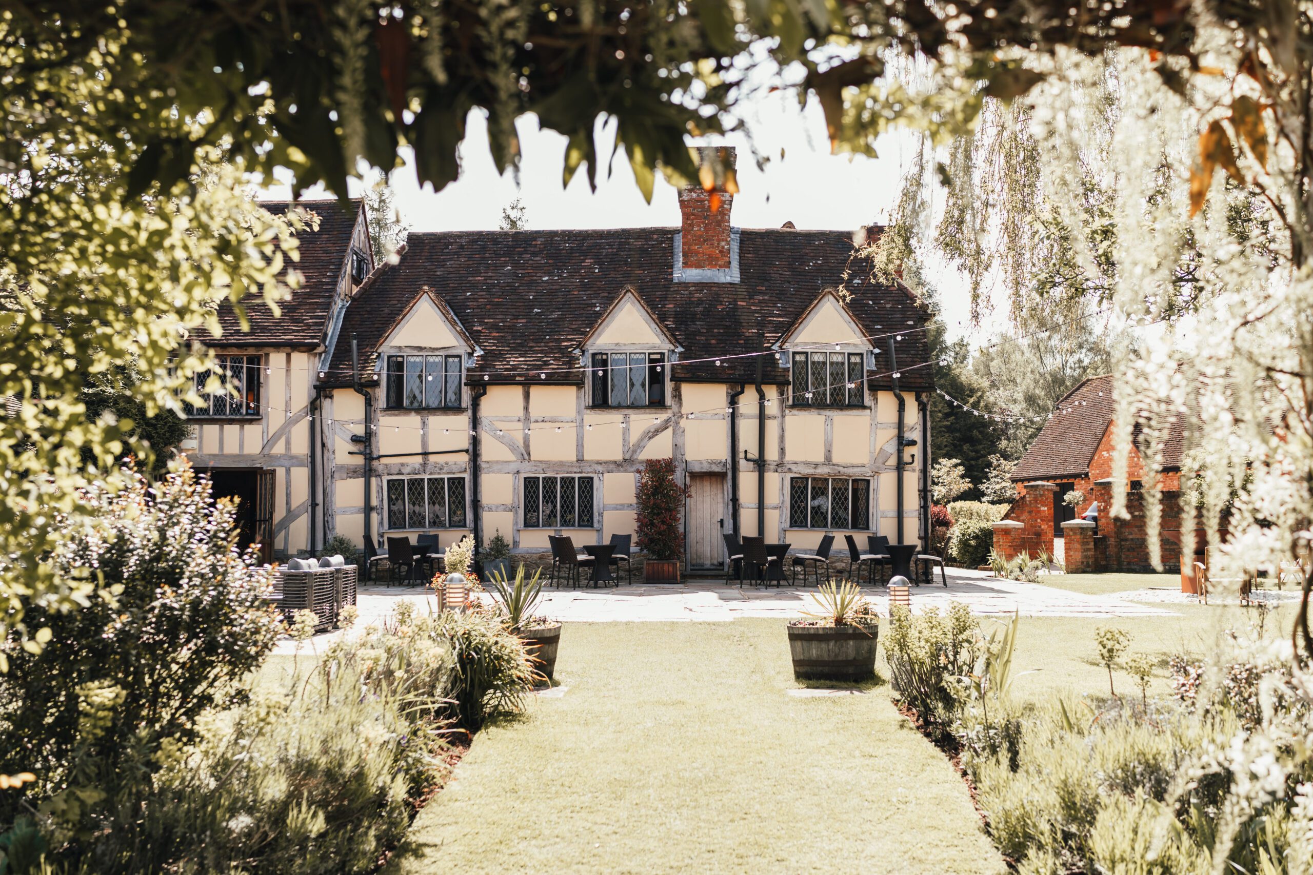 Summer wedding at Cain Manor in Hampshire