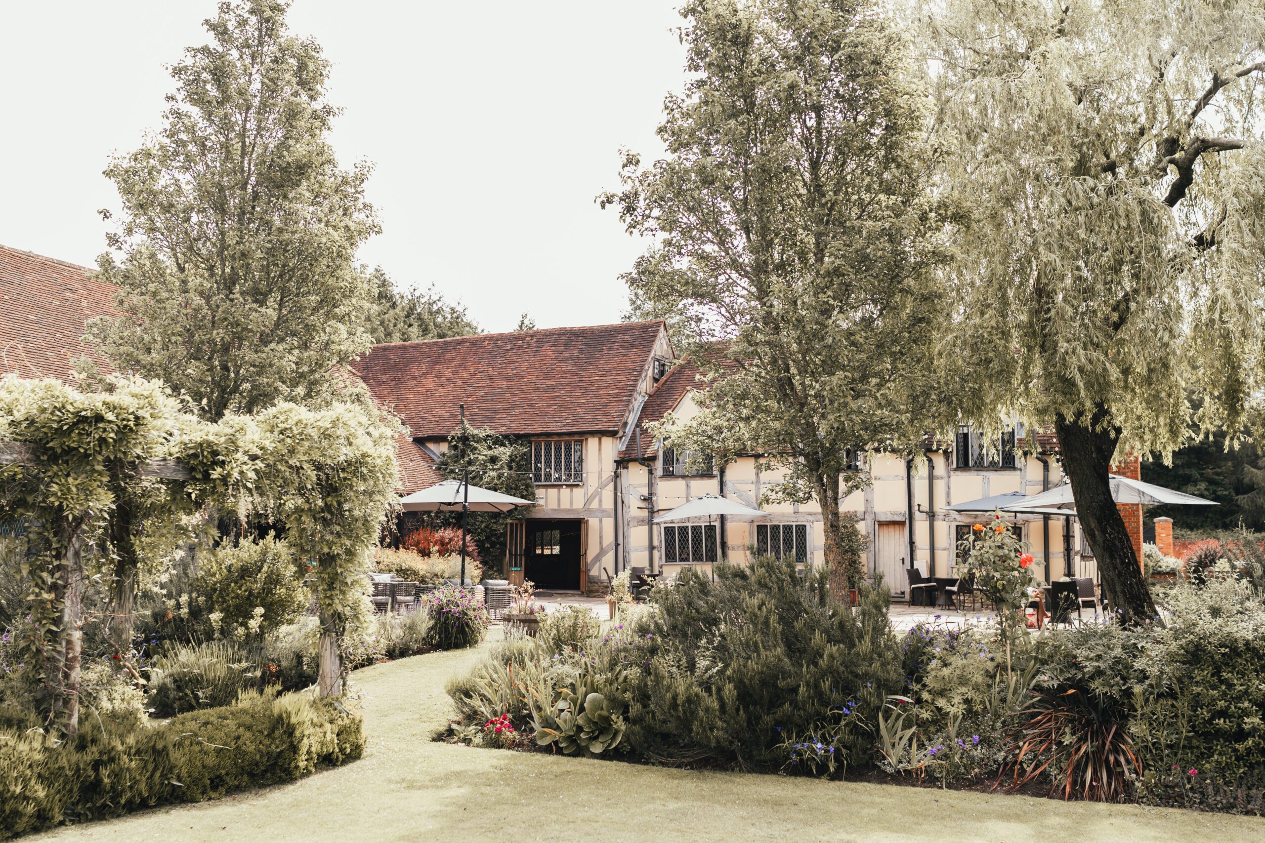 Summer garden wedding near Surrey